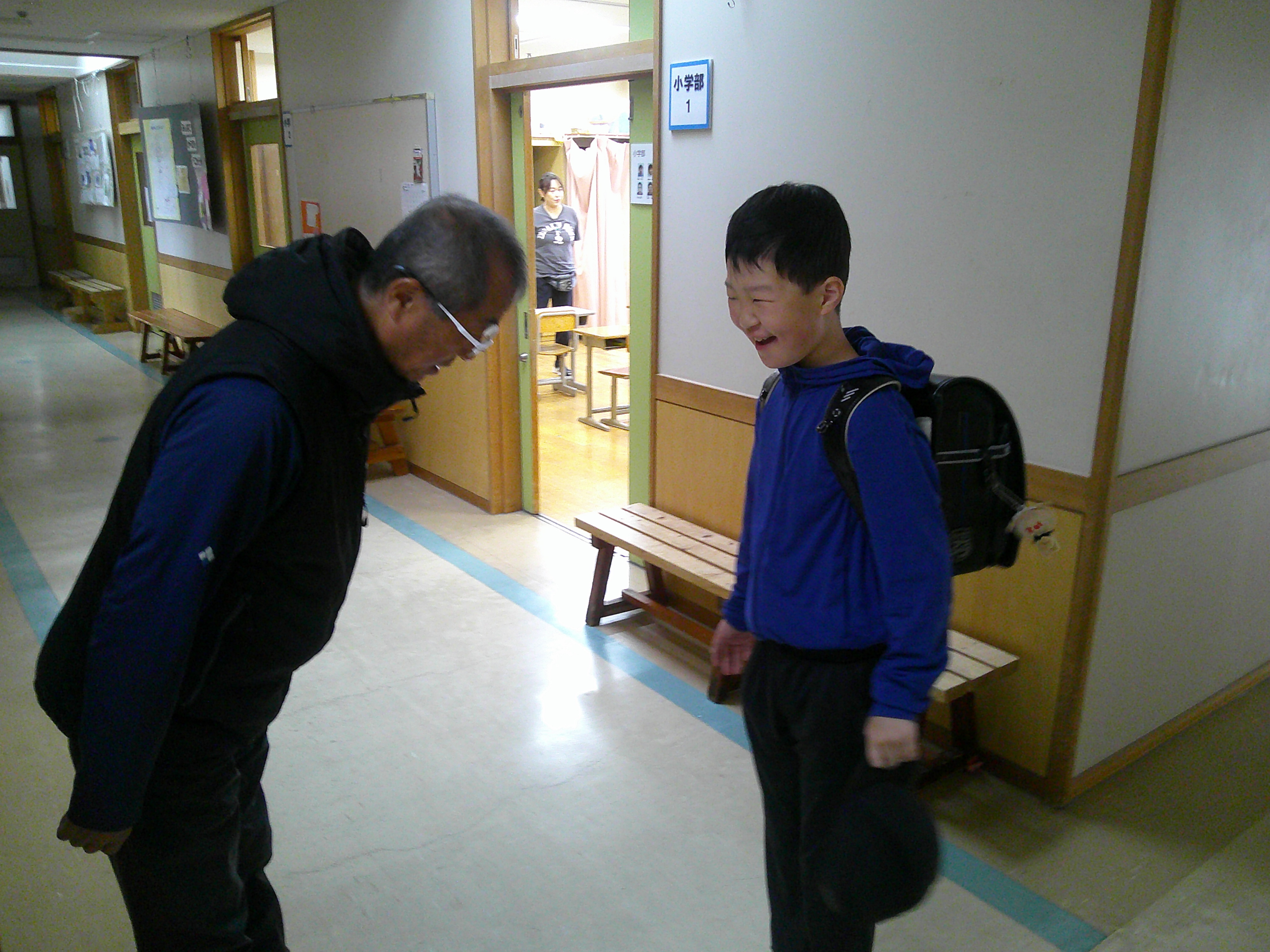 学園の一日　登校2（分教室）