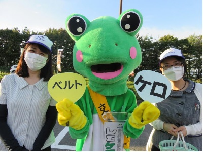 レディース交通安全いいデーさくせんに参加するしてケロくん