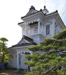 旧鶴岡警察署庁舎外観（斜め前方より）