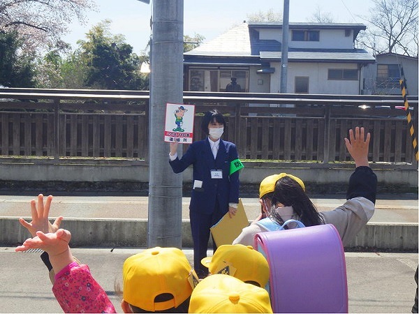 村山警察署児童の見守り活動