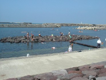 レインボービーチ・磯場近景