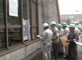 被災建築物応急危険度判定の様子2