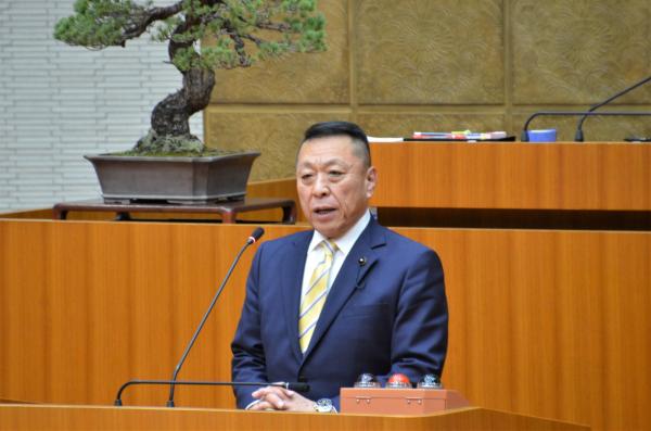 楳津博士新副議長