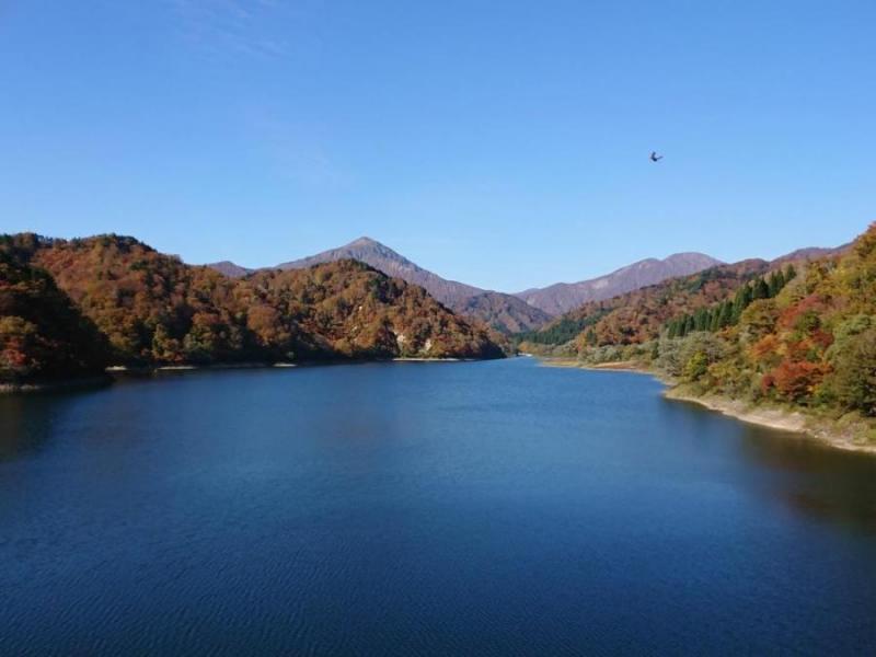 周辺の山々の紅葉