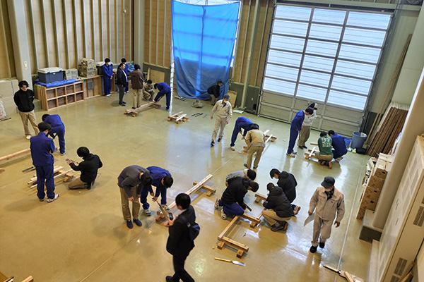 山形職業能力開発専門校での木材加工体験状況